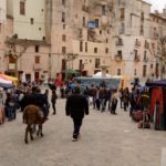 Feria de Pascua en la plaza principal de Bocairent